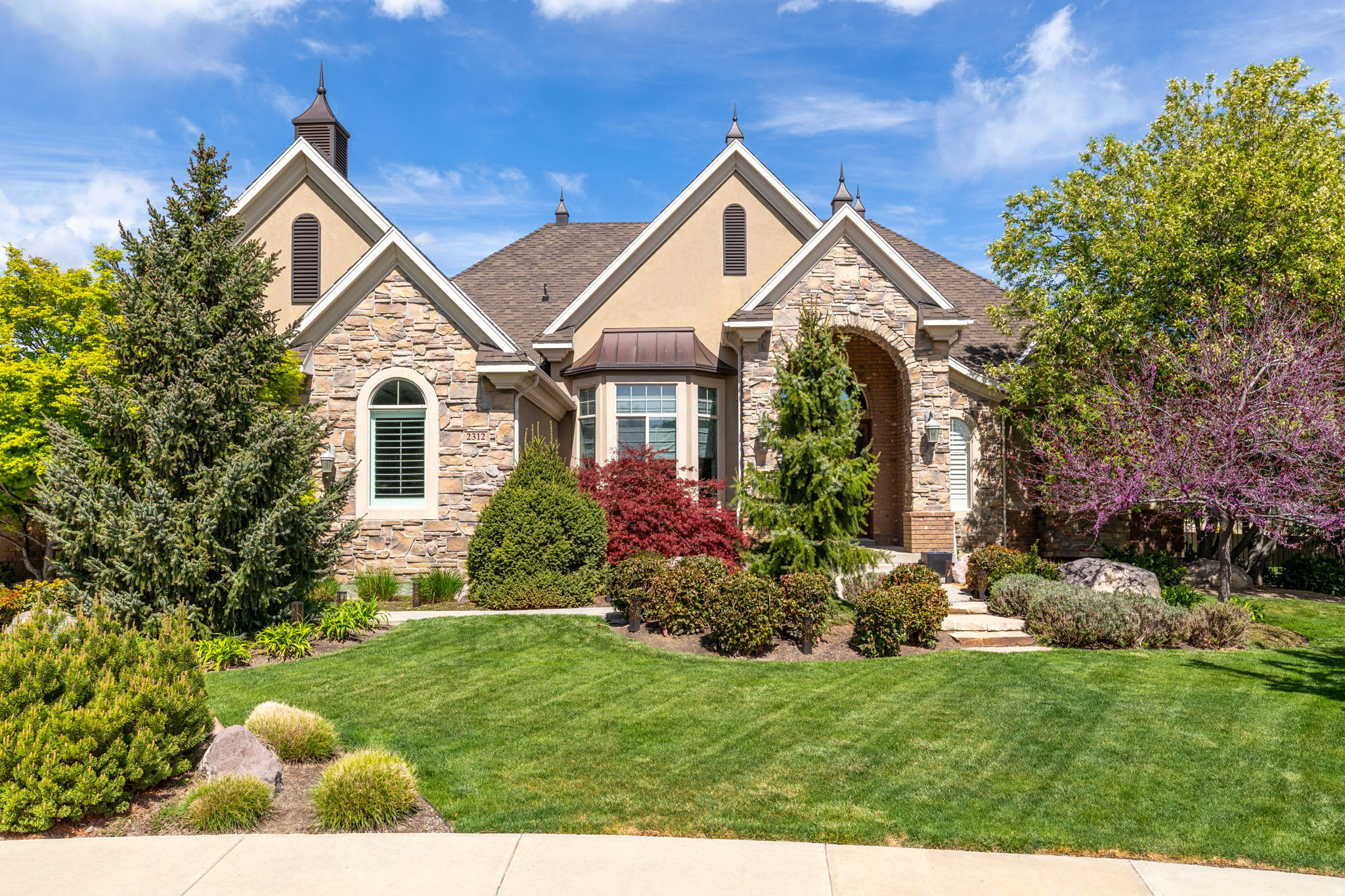 TRIPLE CROWN - Residential