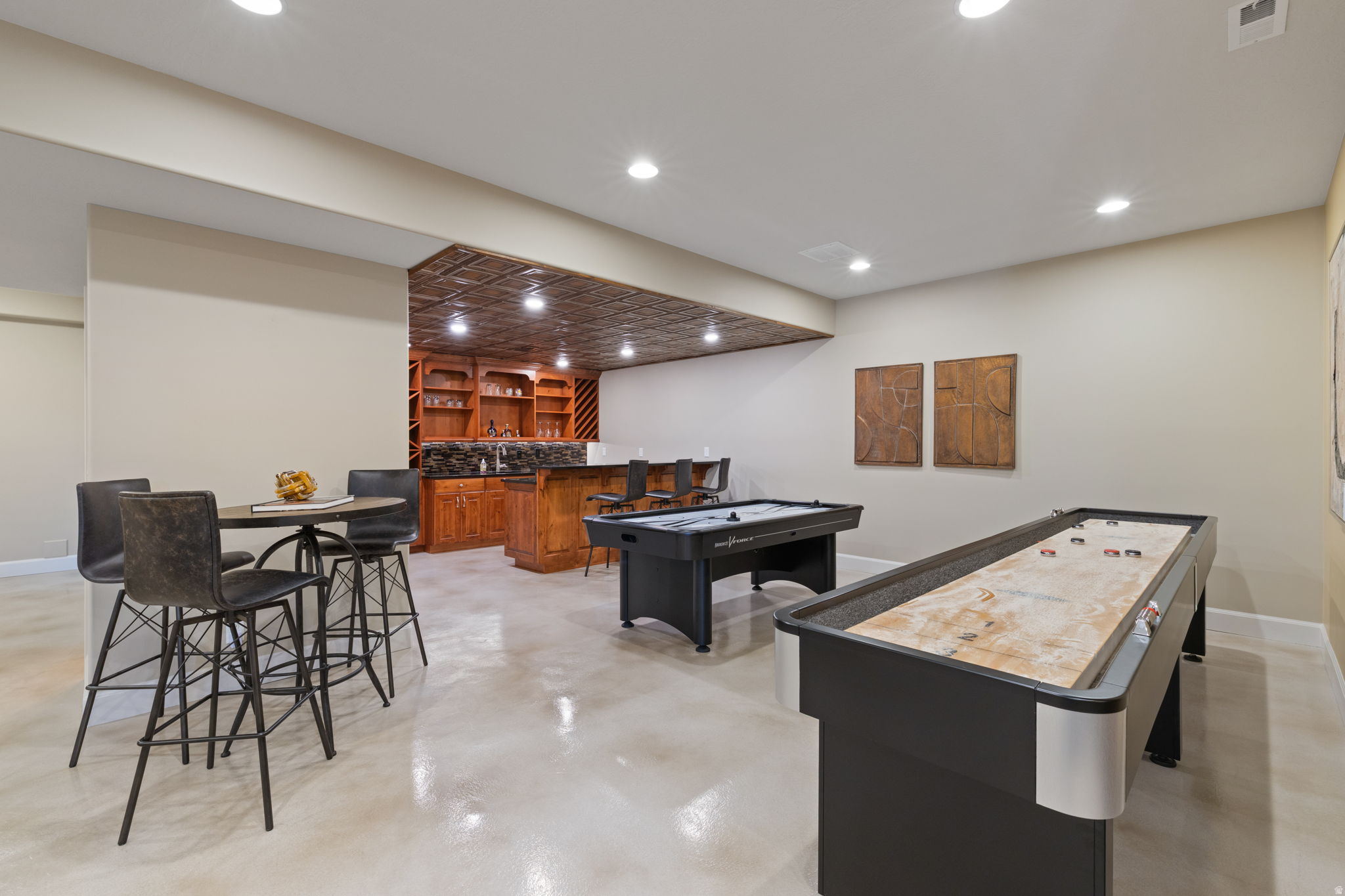 TRIPLE CROWN - Residential