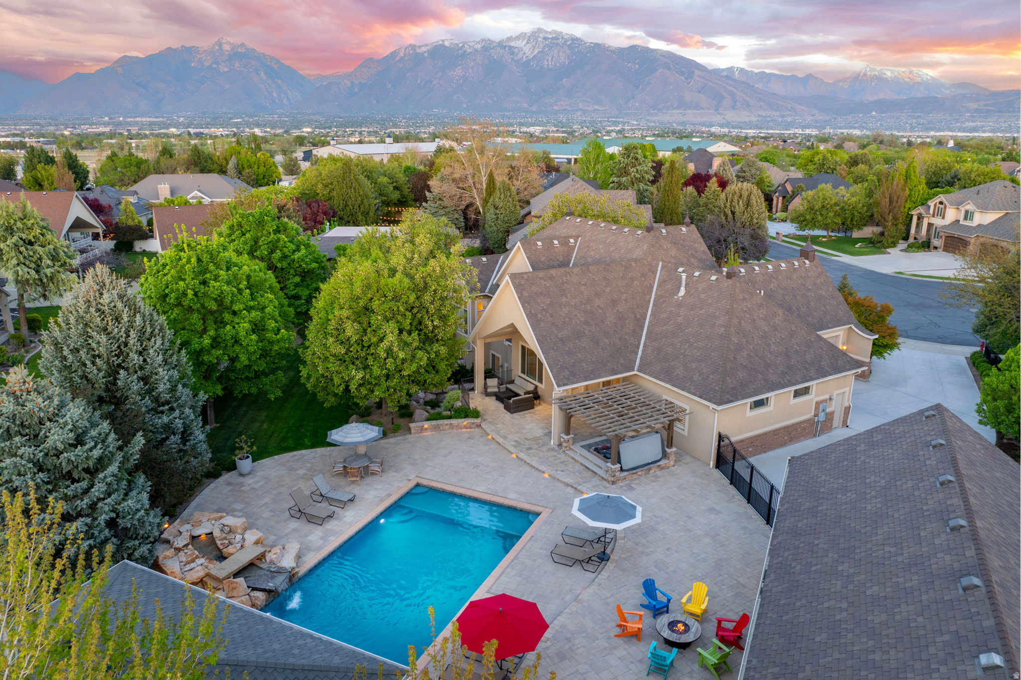 TRIPLE CROWN - Residential