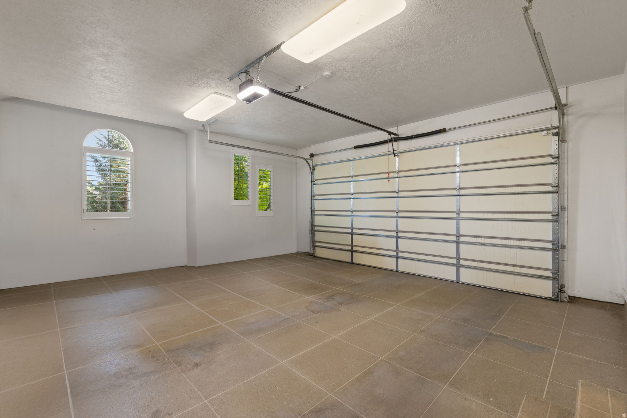 TRIPLE CROWN - Residential