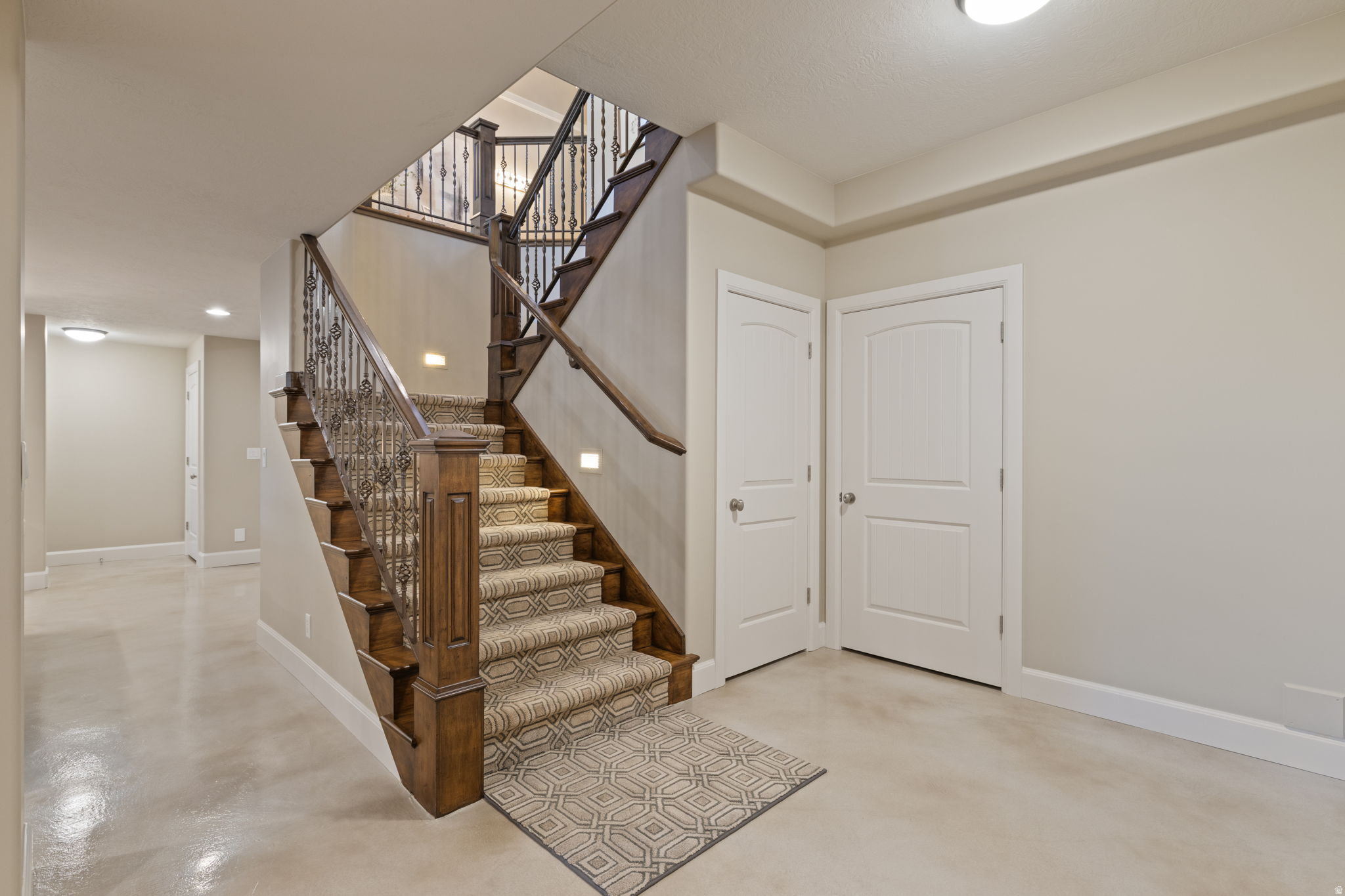 TRIPLE CROWN - Residential