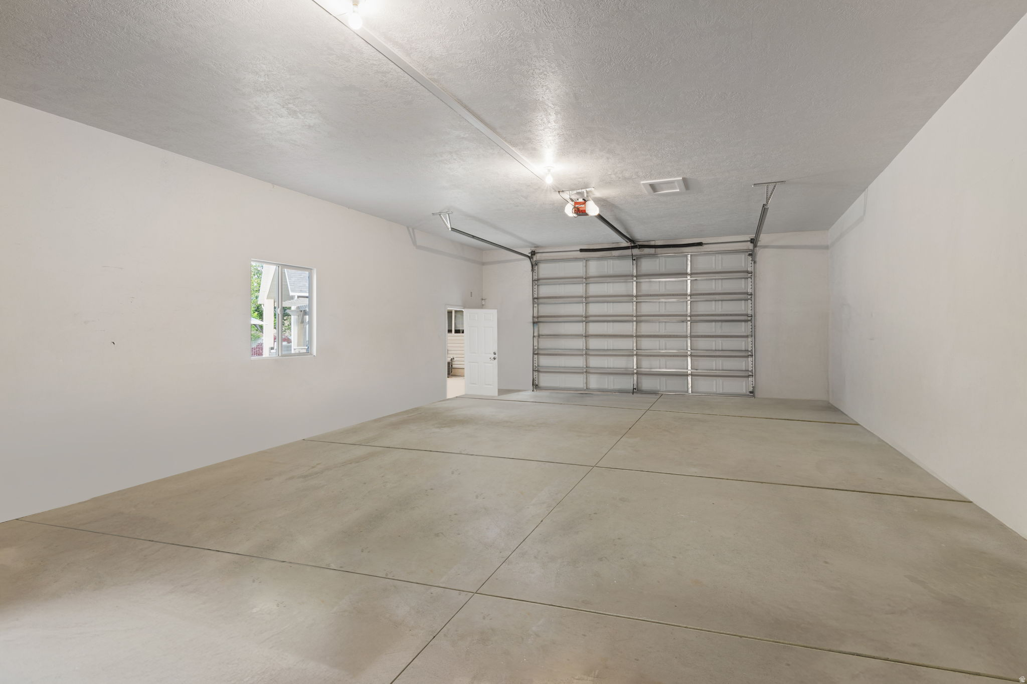 TRIPLE CROWN - Residential