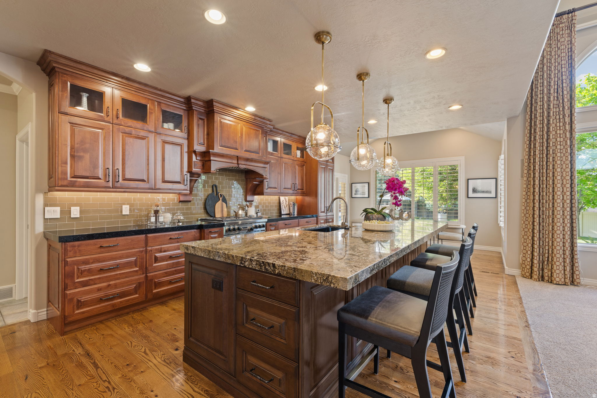 TRIPLE CROWN - Residential