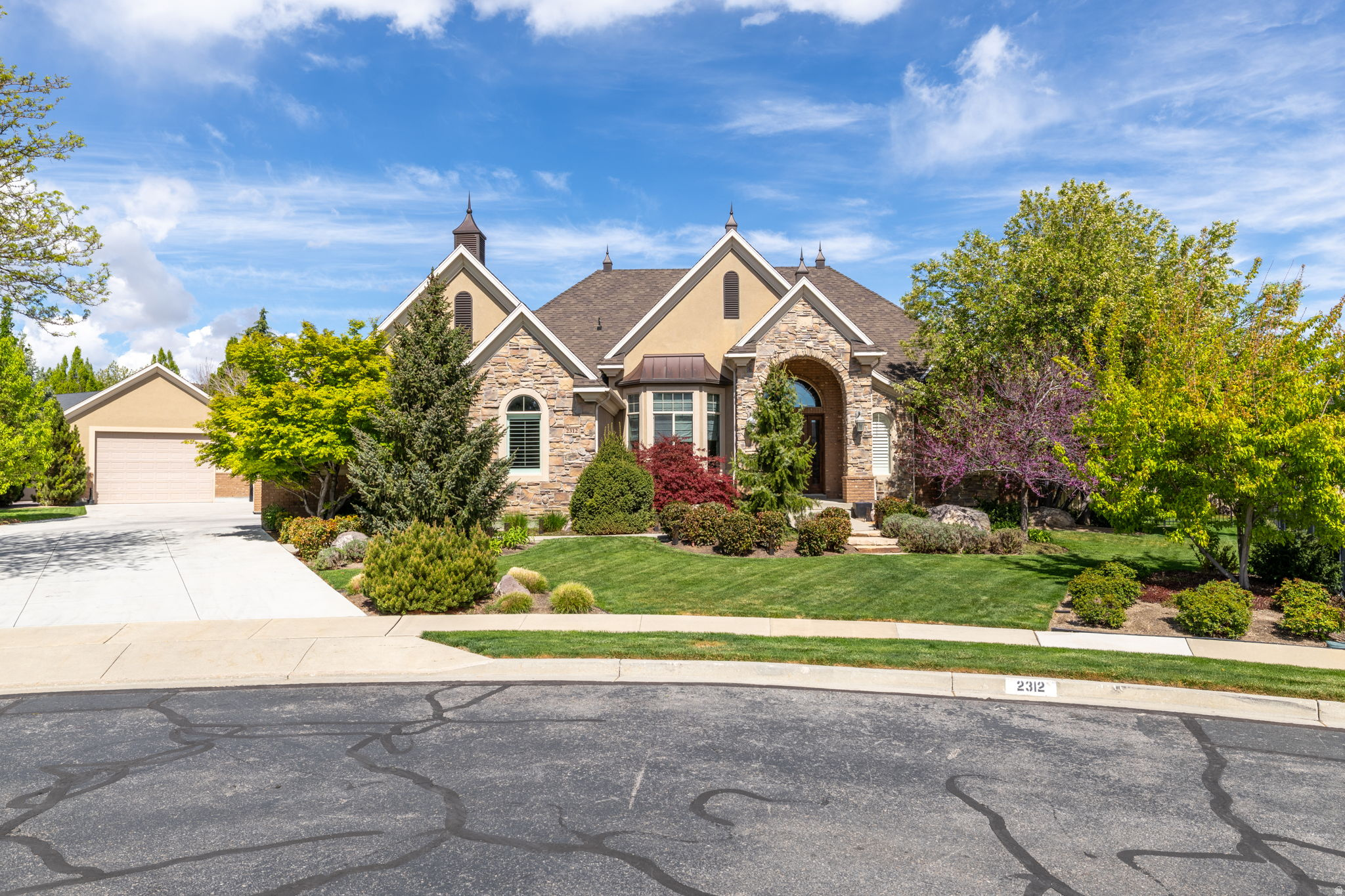 TRIPLE CROWN - Residential