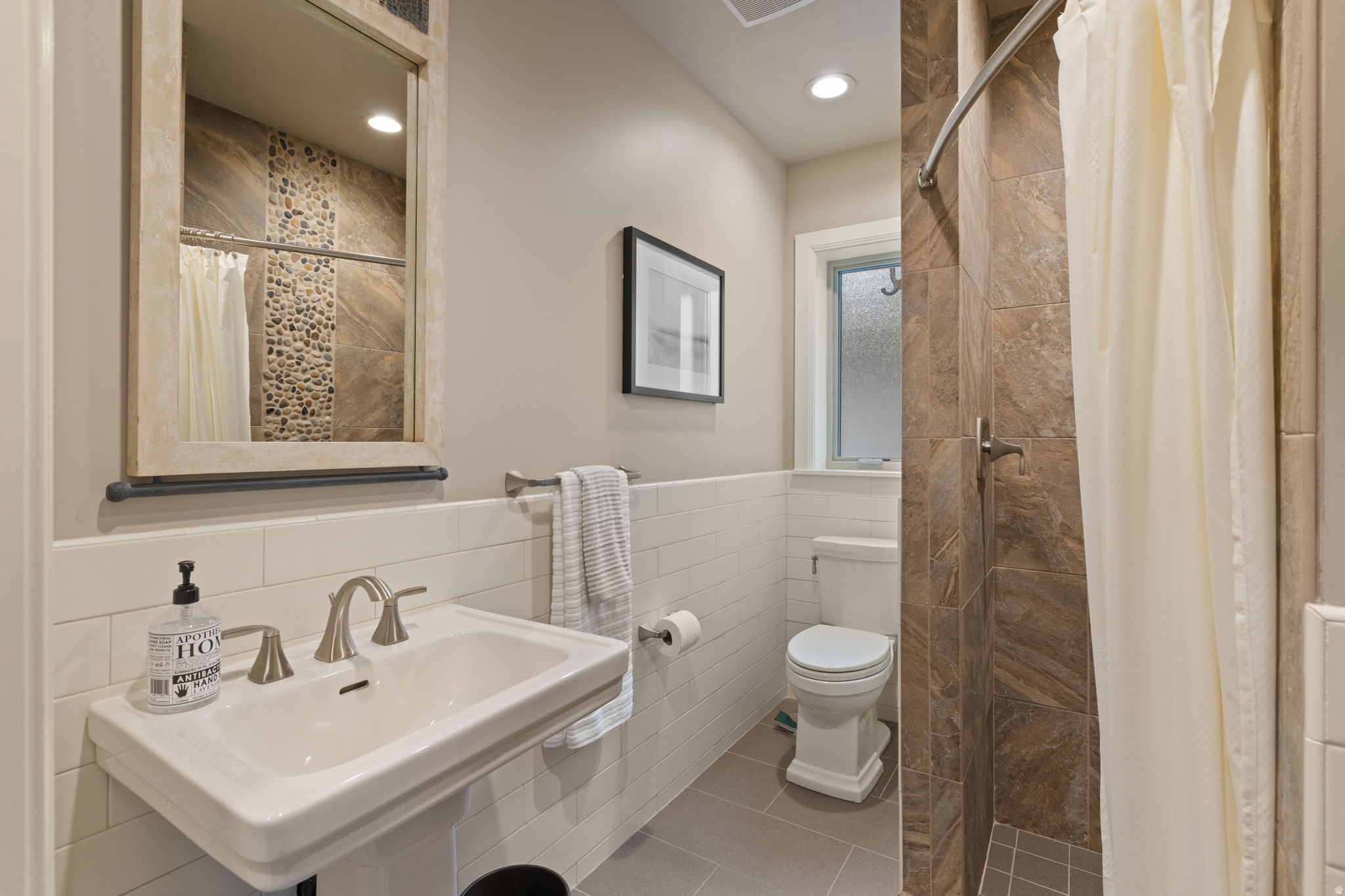 TRIPLE CROWN - Residential