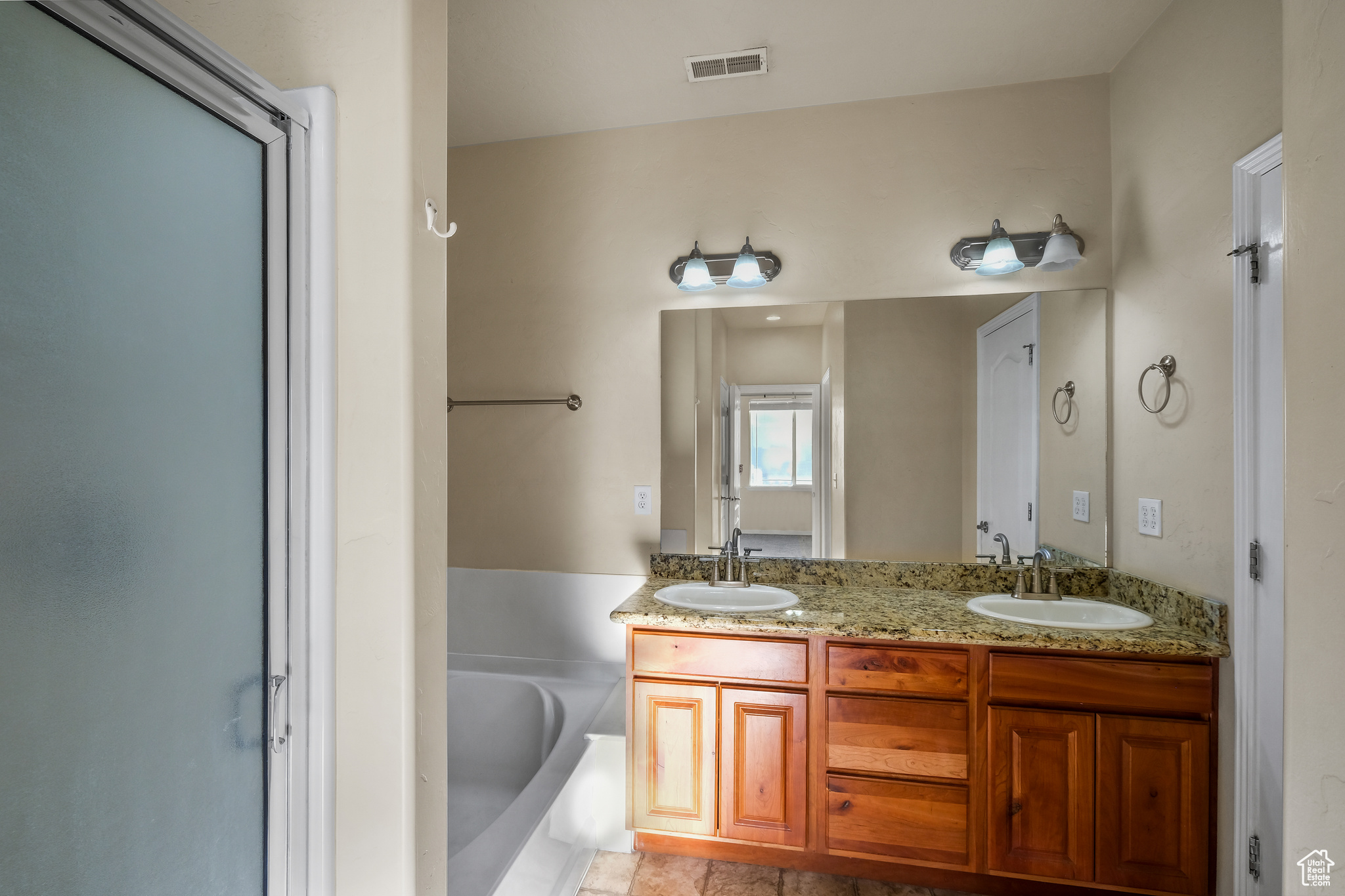 ROCKWELL CONDO - Residential