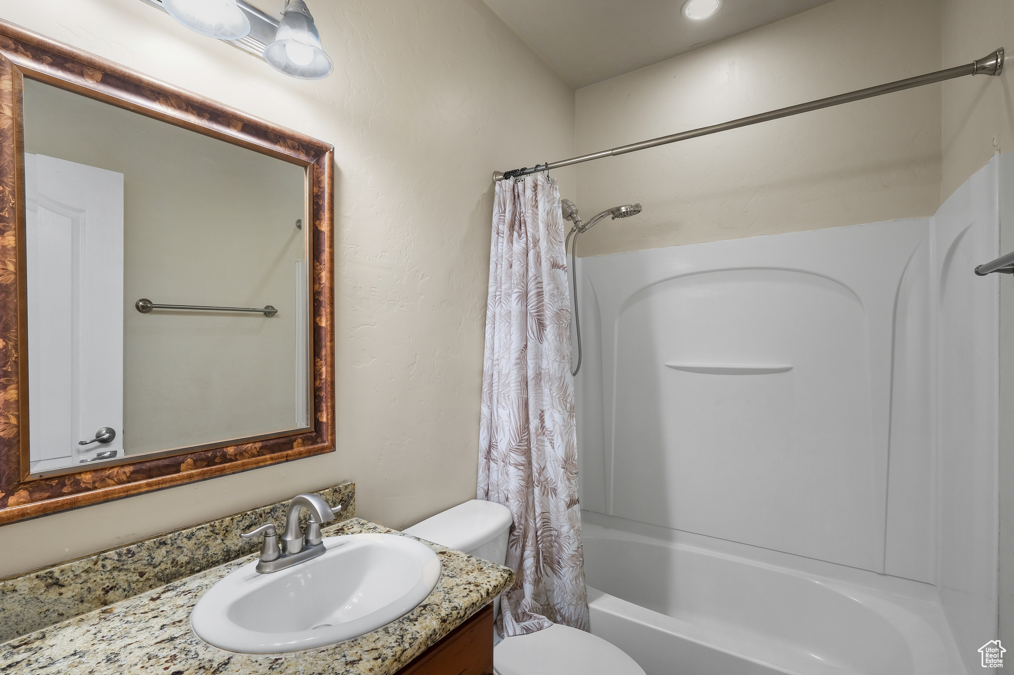 ROCKWELL CONDO - Residential