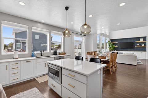 Tiny photo for 893 N 1580 E, Lehi, UT 84043 (MLS # 2147077)