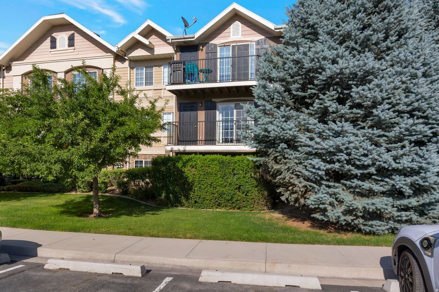 Come see this charming condo in the heart of Bluffdale! Perfectly located with quick and convenient freeway access, this home also offers the rare benefit of being within walking distance to a grocery store, entertainment and more. Nestled in a quiet community in one of the area's most exciting and rapidly growing neighborhoods, it provides both comfort and convenience. The well-designed layout features 3 bedrooms and 2 bathrooms, offering ideal functional living space for anyone looking for a beautiful place to call home. Don't miss the opportunity to enjoy low-maintenance living in a fantastic location!