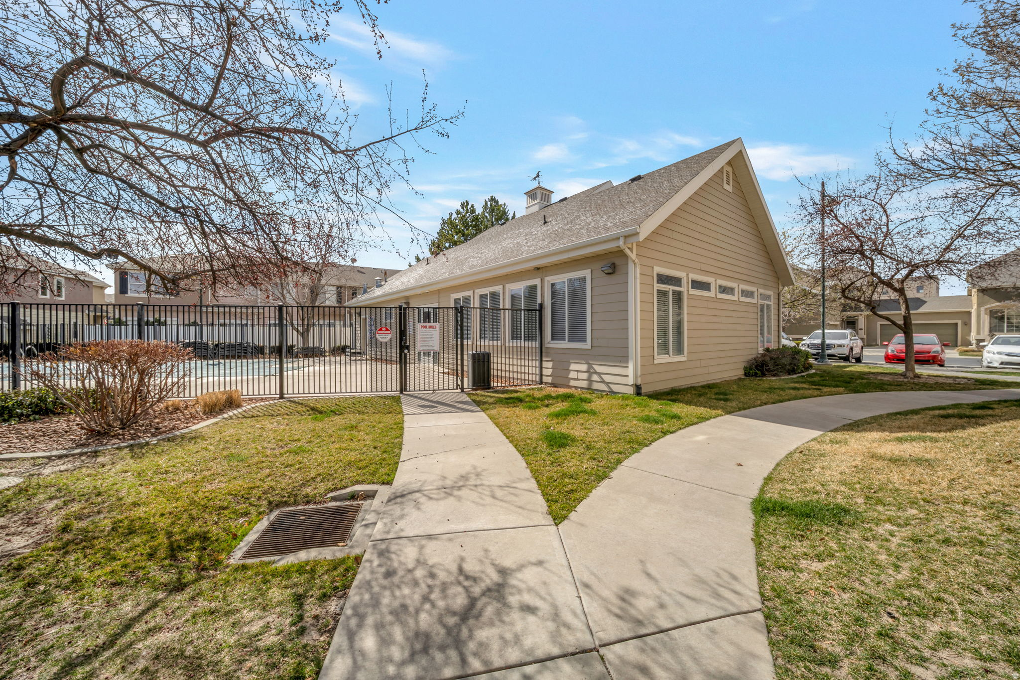 VINTAGE ON THE BLUFFS - Residential