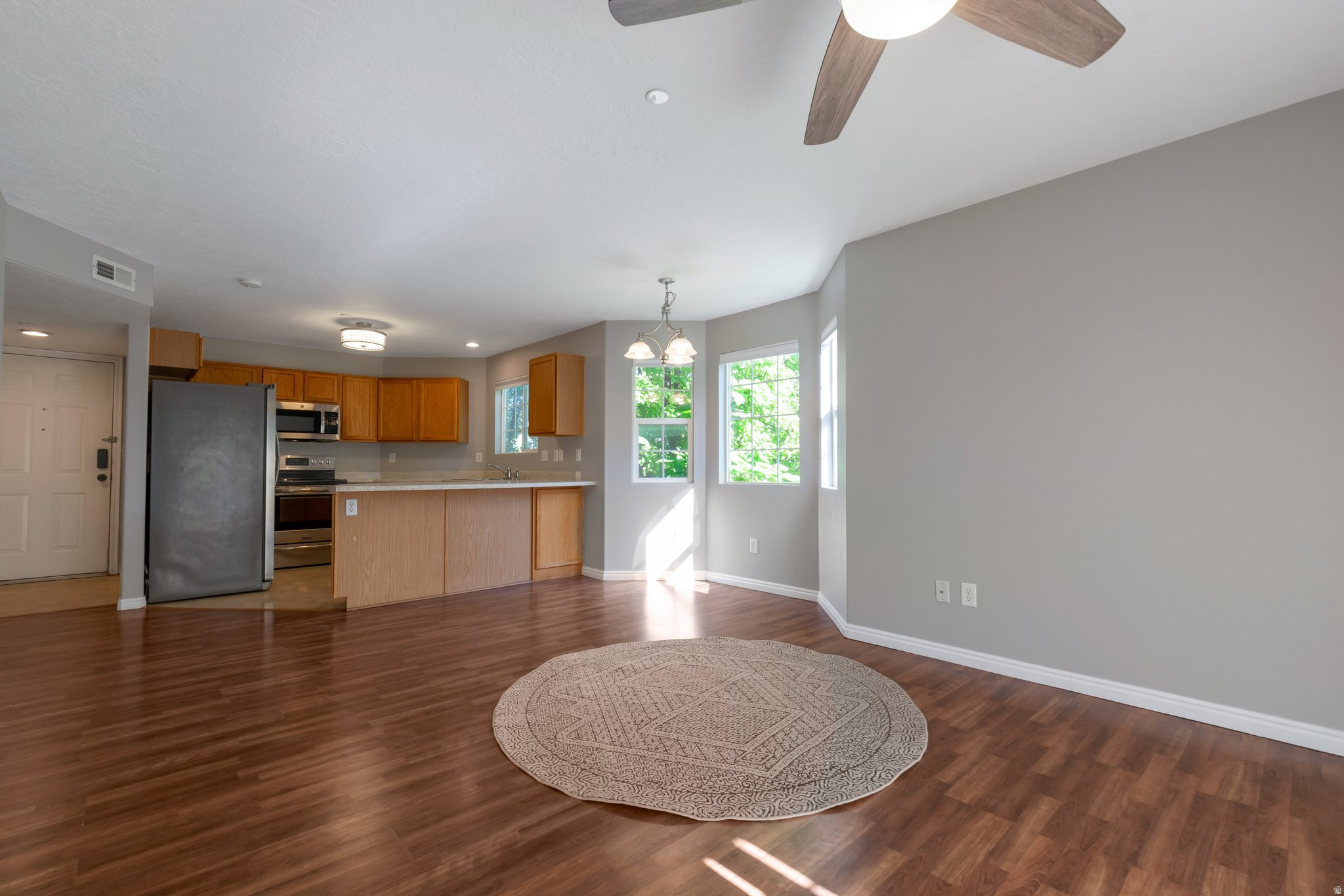 VINTAGE ON THE BLUFFS - Residential