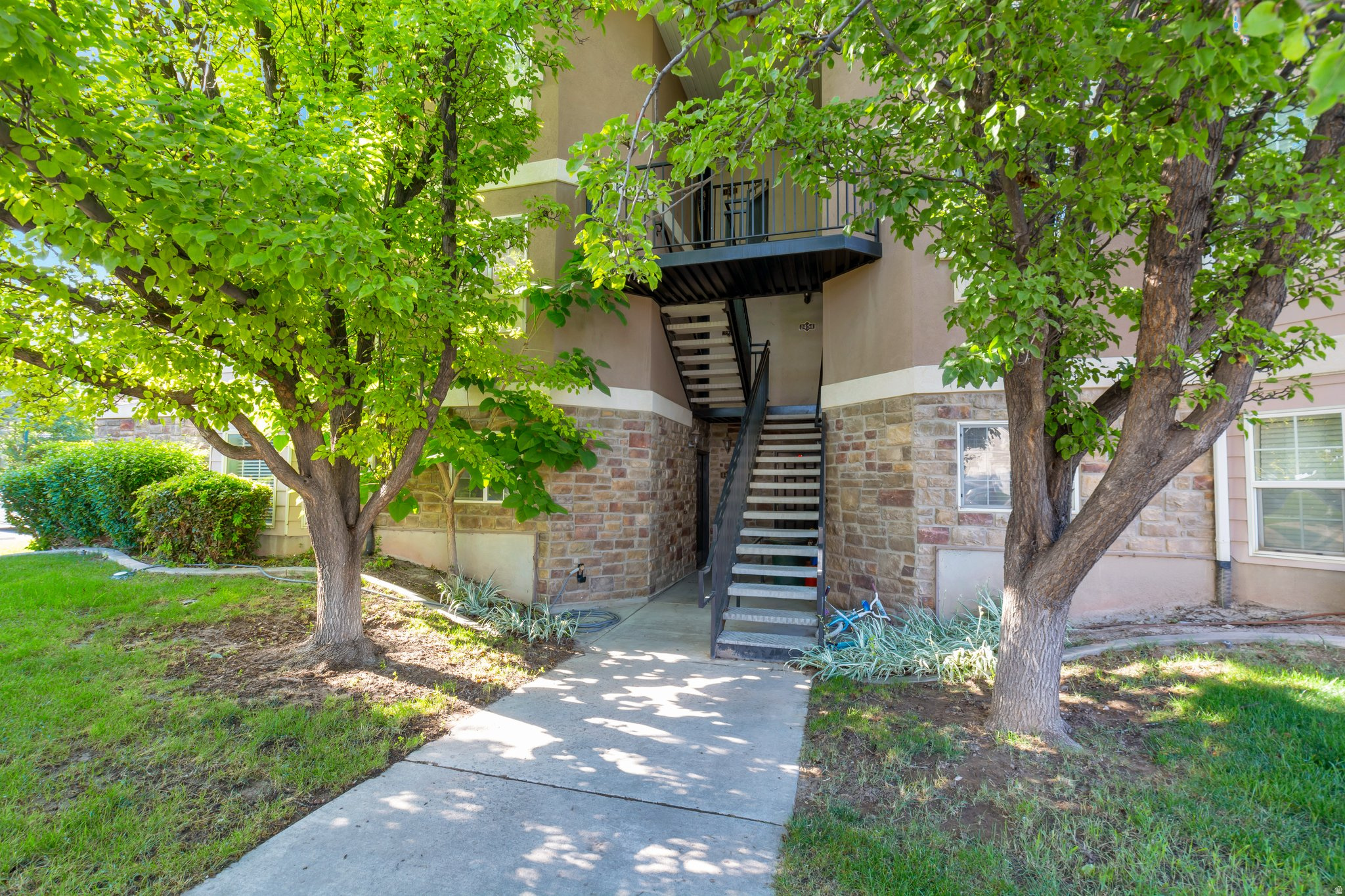 VINTAGE ON THE BLUFFS - Residential