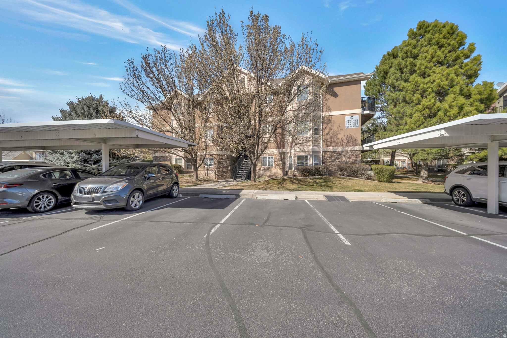 VINTAGE ON THE BLUFFS - Residential