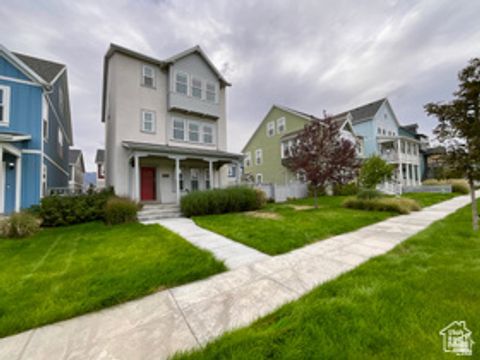 Photo of 11638 S SKYWARD RD W, South Jordan, UT 84009 (MLS # 2144304)