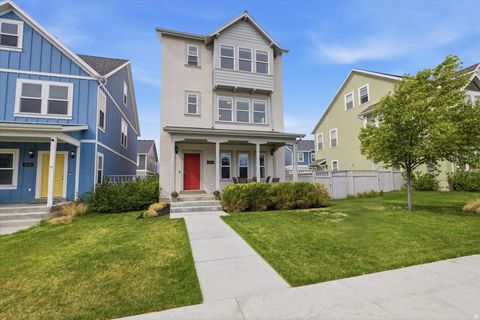 Photo of 11638 S SKYWARD RD W, South Jordan, UT 84009 (MLS # 2144304)