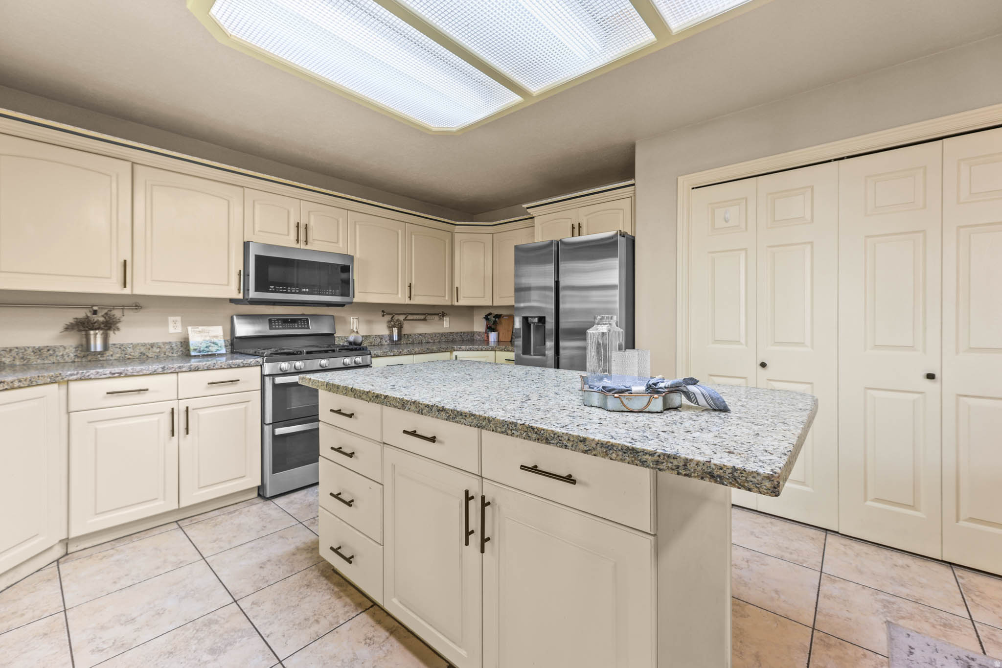 HIGH POINT - Residential