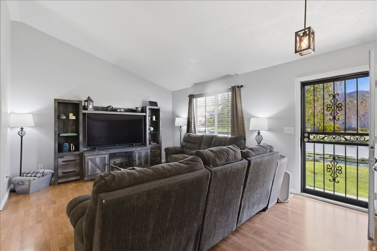 WEST MEADOWS - Residential