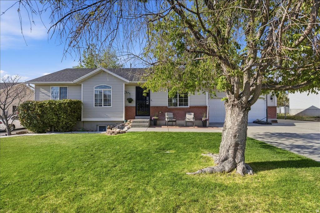 Photo of 838 W 740 S, Tooele, UT 84074 (MLS # 2154728)