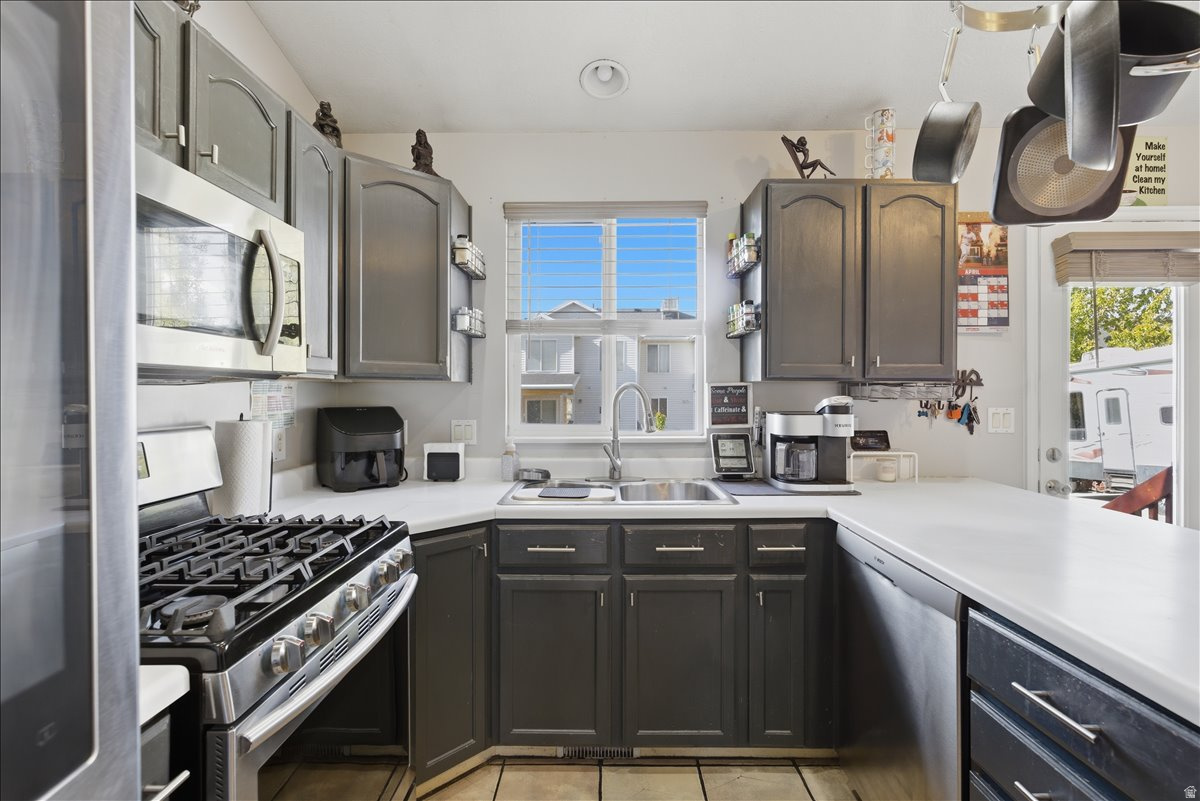 WEST MEADOWS - Residential