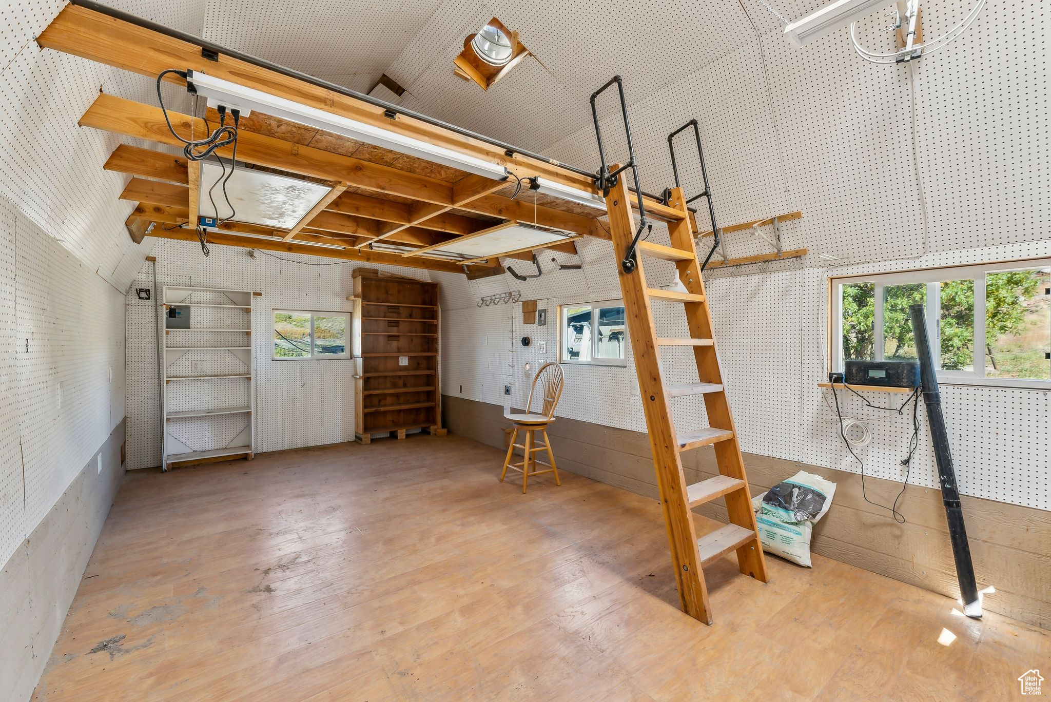 Snyderville, Utah 84098, United States, 4 Bedrooms Bedrooms, ,4 BathroomsBathrooms,Residential,Pending,42883