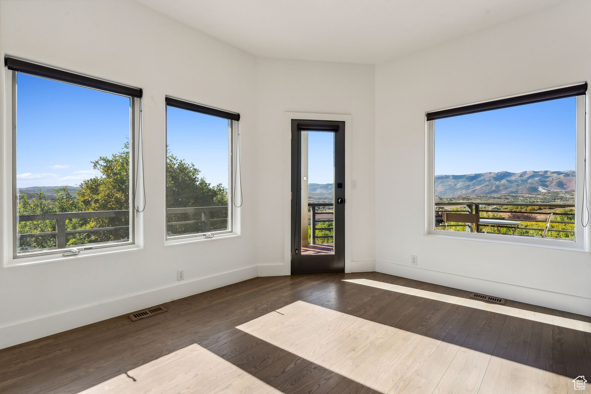 Snyderville, Utah 84098, United States, 4 Bedrooms Bedrooms, ,4 BathroomsBathrooms,Residential,Pending,42883