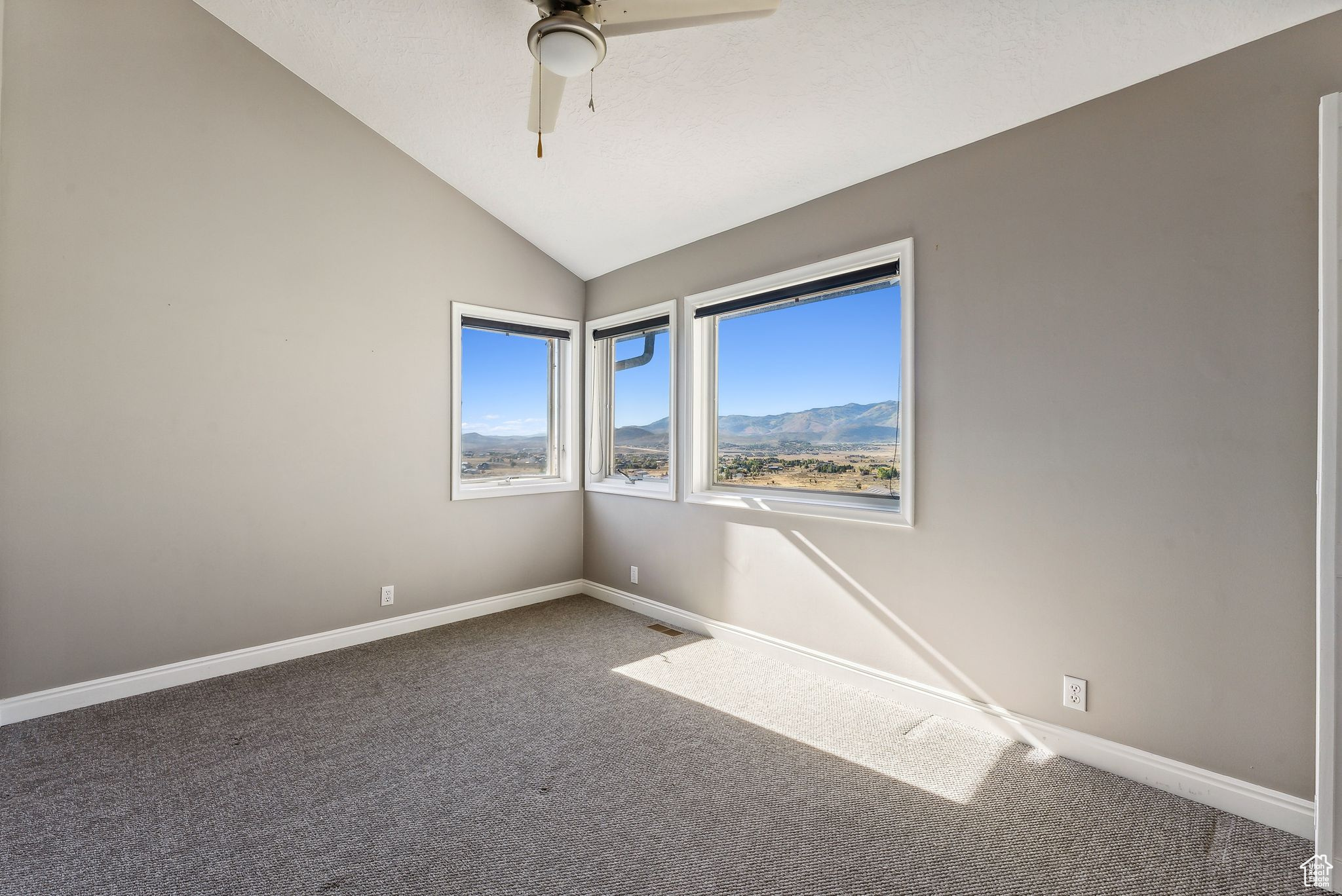 Snyderville, Utah 84098, United States, 4 Bedrooms Bedrooms, ,4 BathroomsBathrooms,Residential,Pending,42883