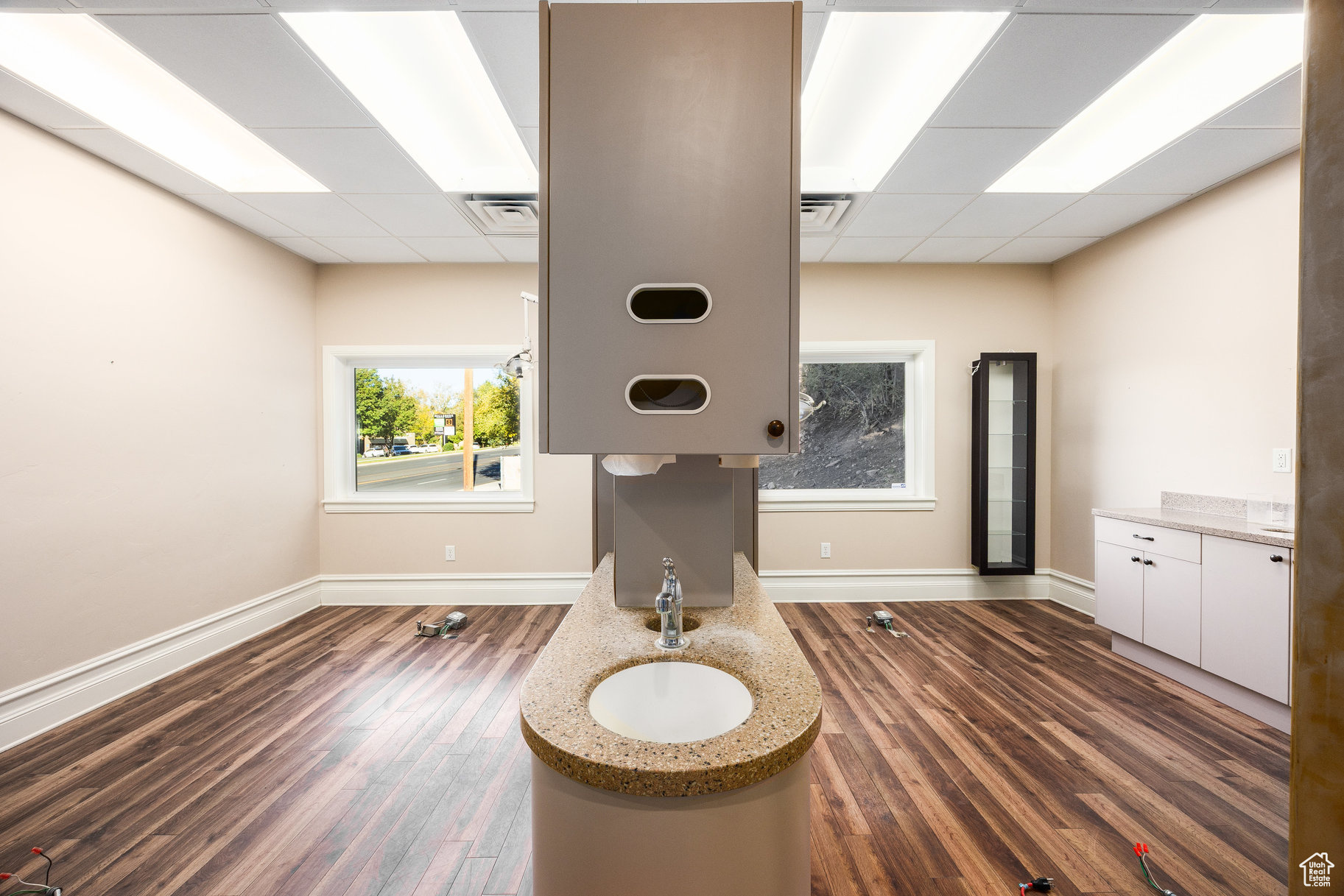 HIGHLAND - Commercial Sale