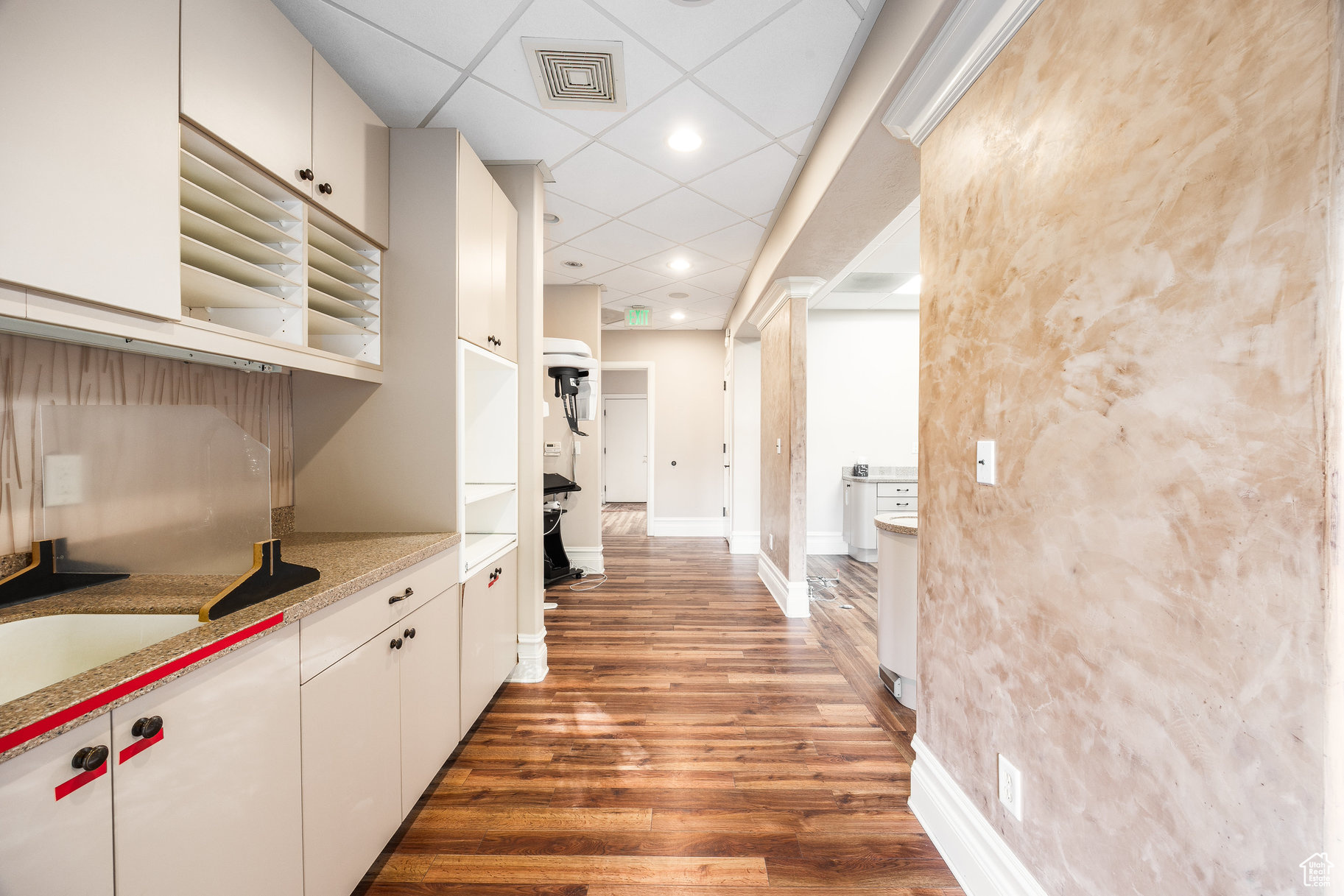 HIGHLAND - Commercial Sale