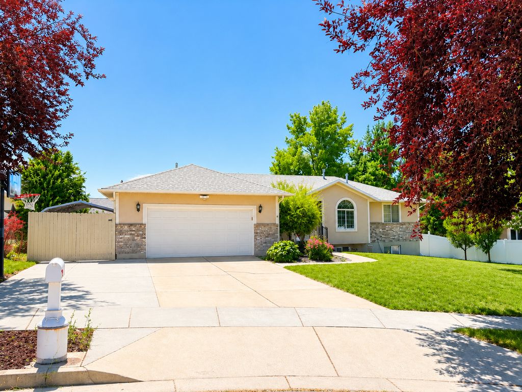 Photo of 720 E 560 S, Smithfield, UT 84335 (MLS # 2174073)
