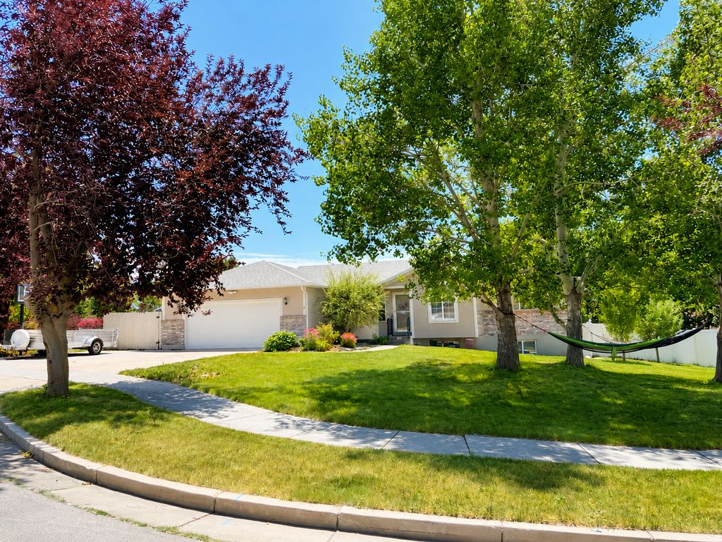 Photo of 720 E 560 S, Smithfield, UT 84335 (MLS # 2174073)