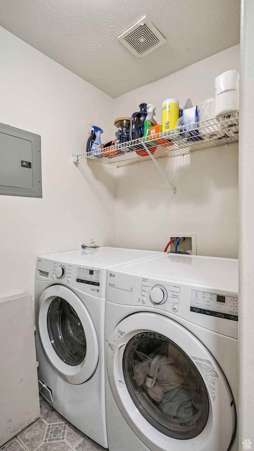 COUNTRY WOODS CONDOS - Residential