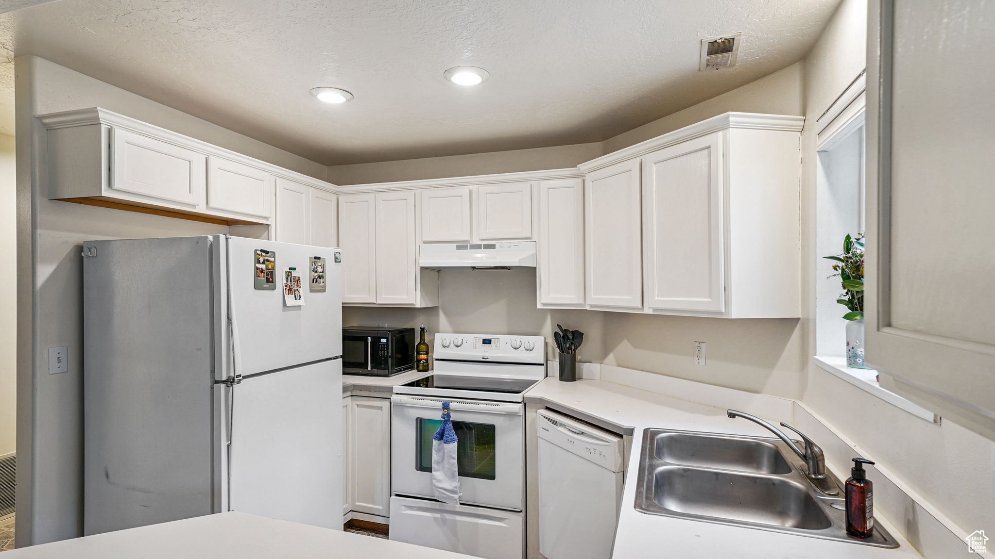 COUNTRY WOODS CONDOS - Residential