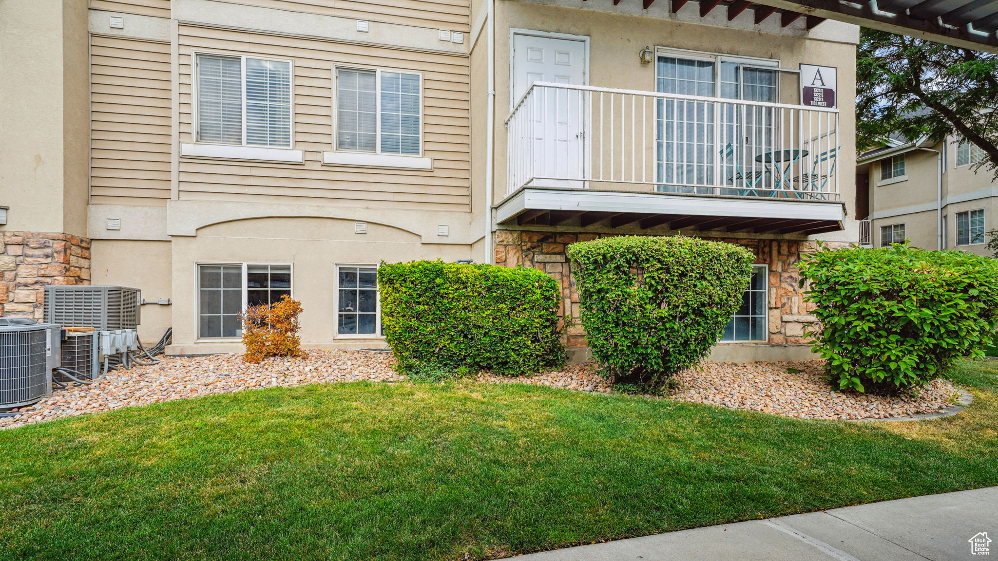 COUNTRY WOODS CONDOS - Residential