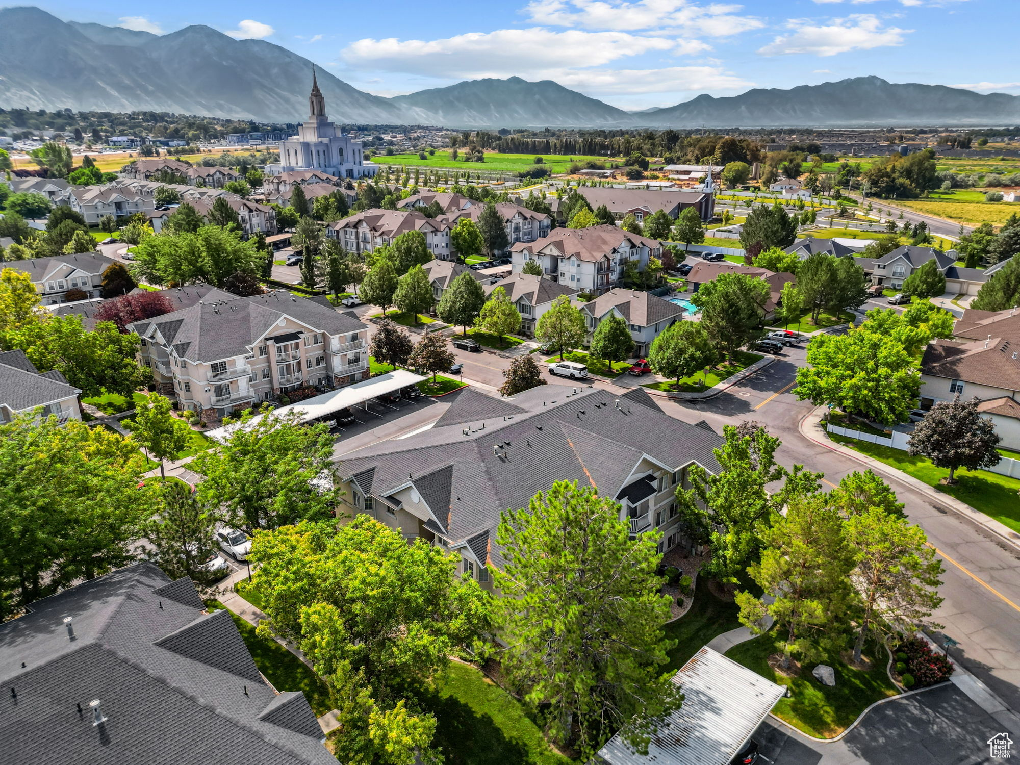 COUNTRY WOODS CONDOS - Residential