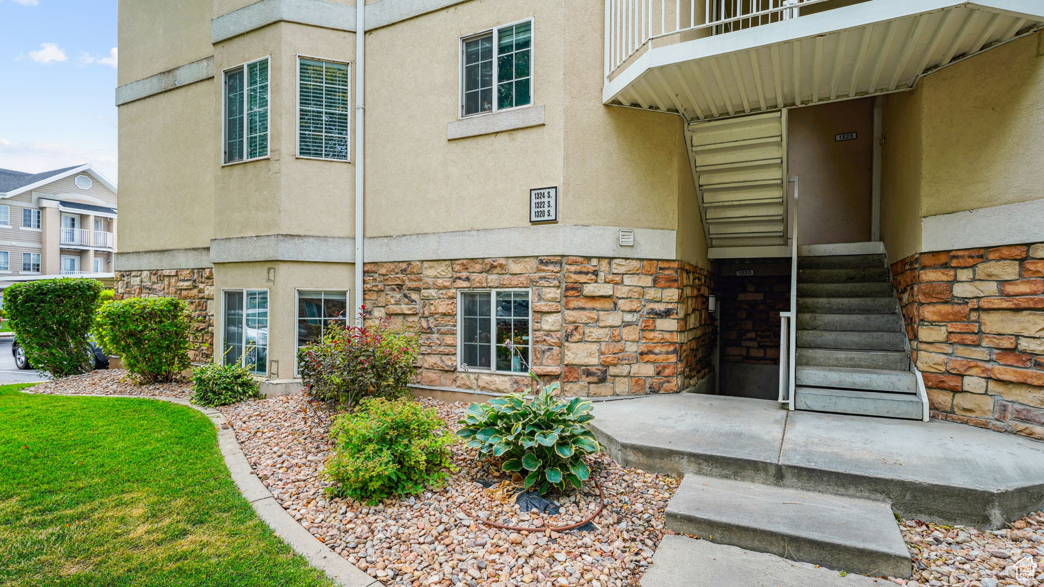 COUNTRY WOODS CONDOS - Residential