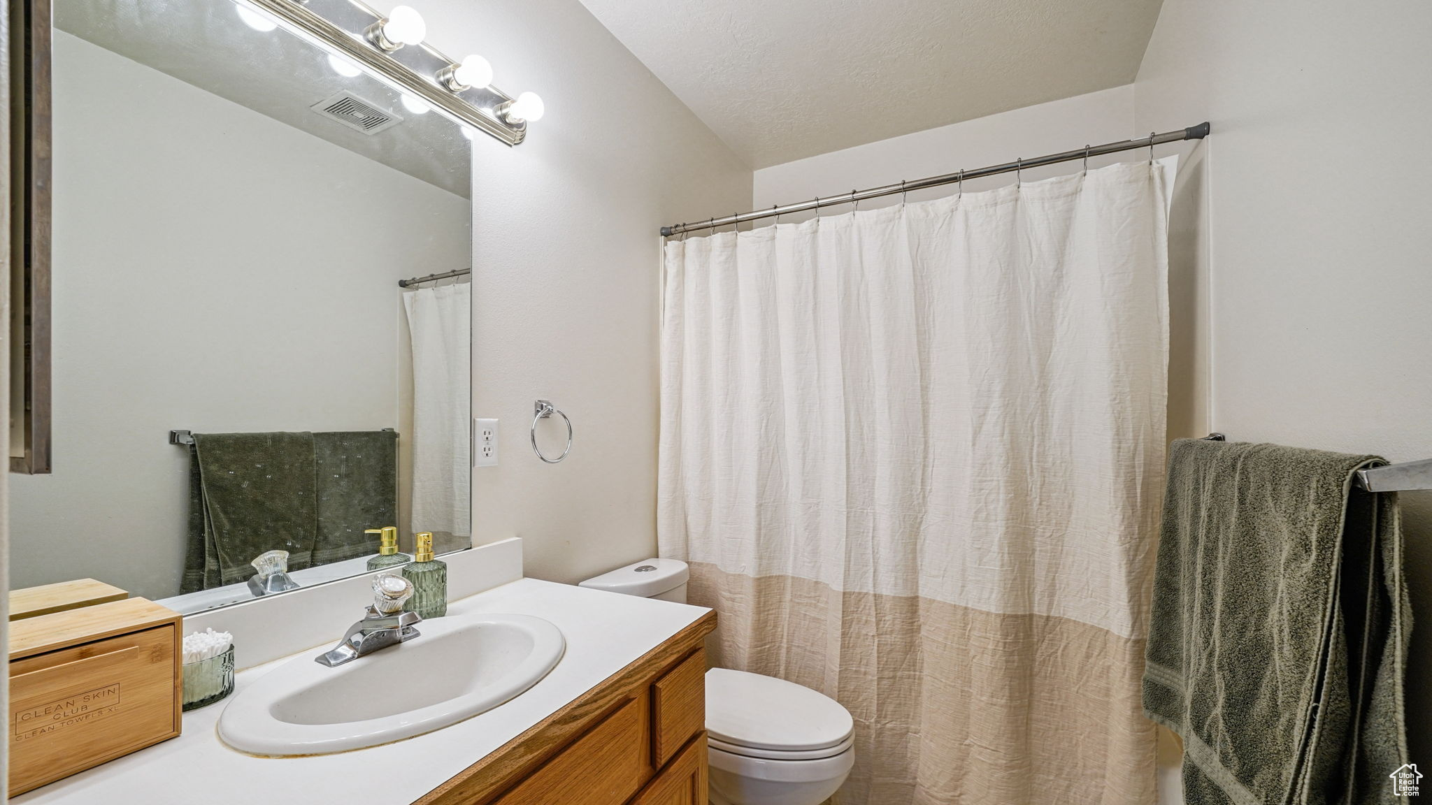 COUNTRY WOODS CONDOS - Residential