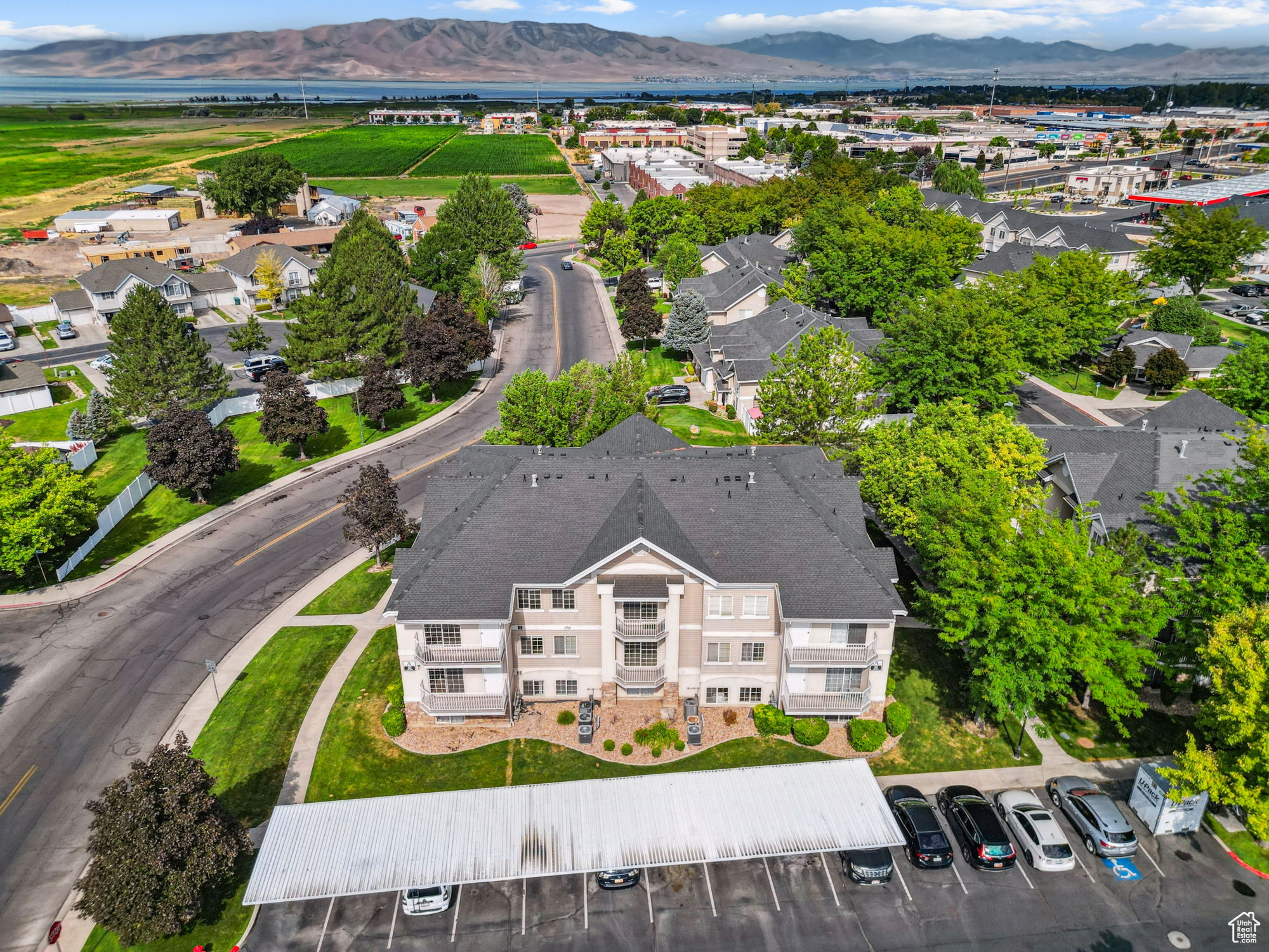 COUNTRY WOODS CONDOS - Residential