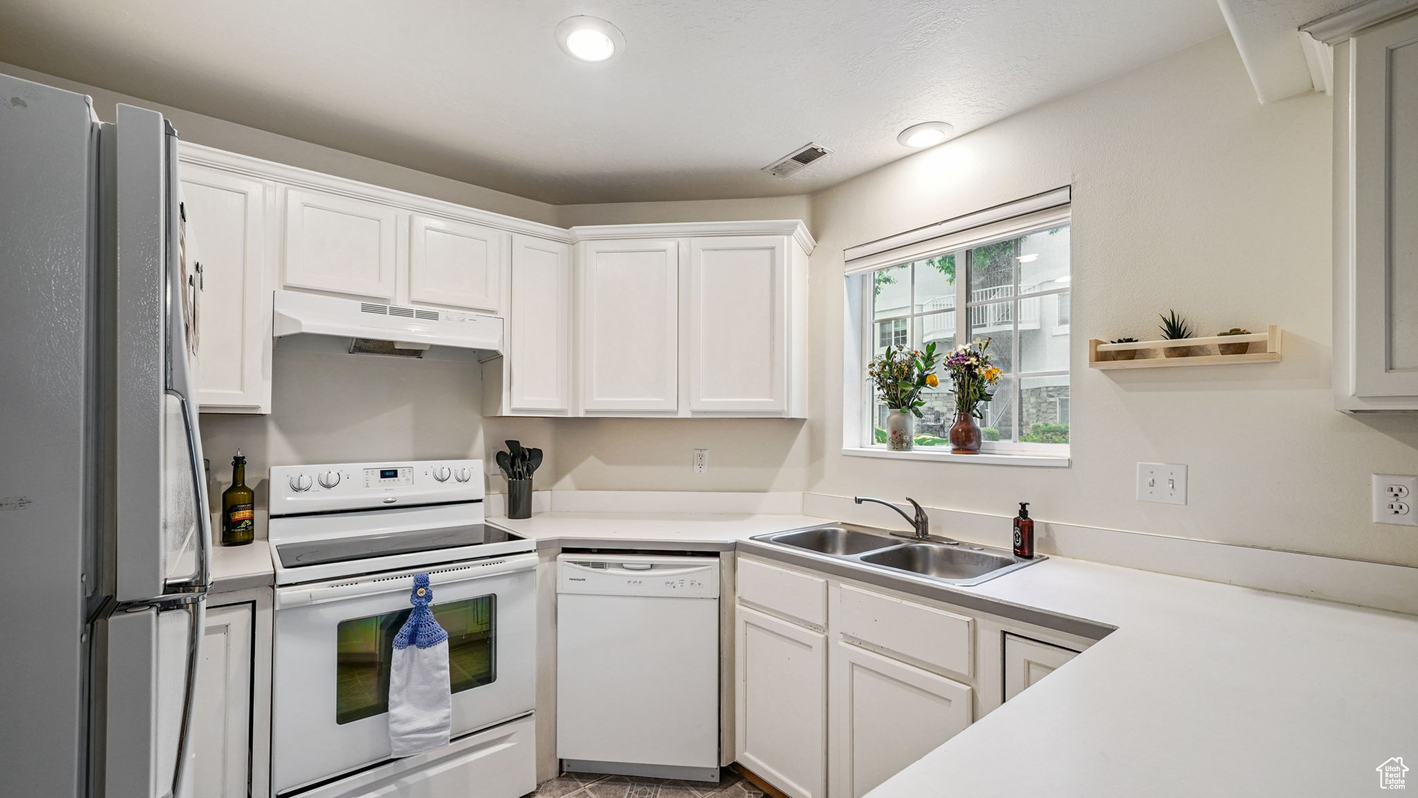 COUNTRY WOODS CONDOS - Residential