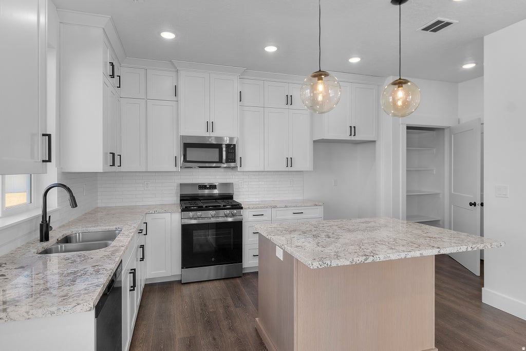 Photo of 1520 N 2250 W, Farr West, UT 84404 (MLS # 2172112)