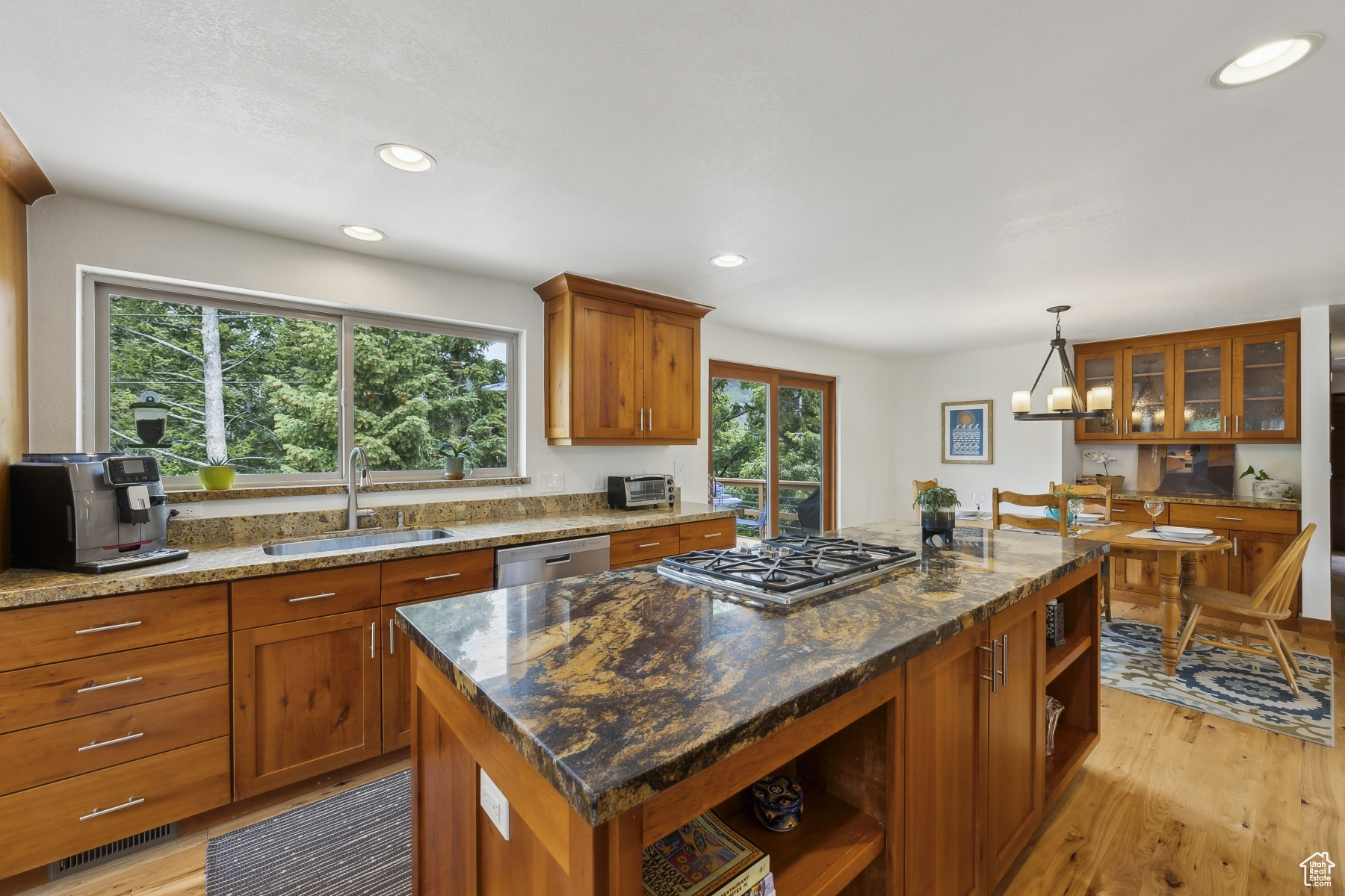 Park City, Utah 84098, United States, 4 Bedrooms Bedrooms, ,3 BathroomsBathrooms,Residential,Pending,133583