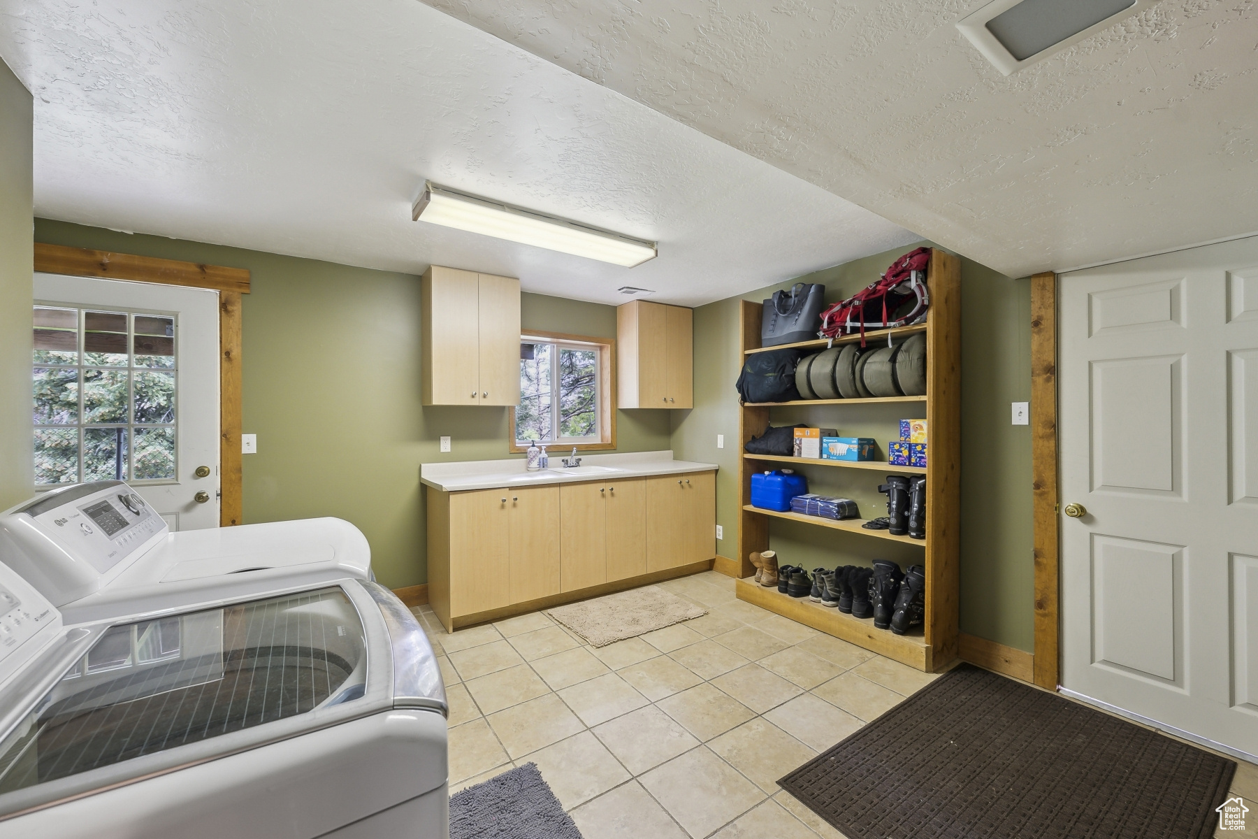 Park City, Utah 84098, United States, 4 Bedrooms Bedrooms, ,3 BathroomsBathrooms,Residential,Pending,133583