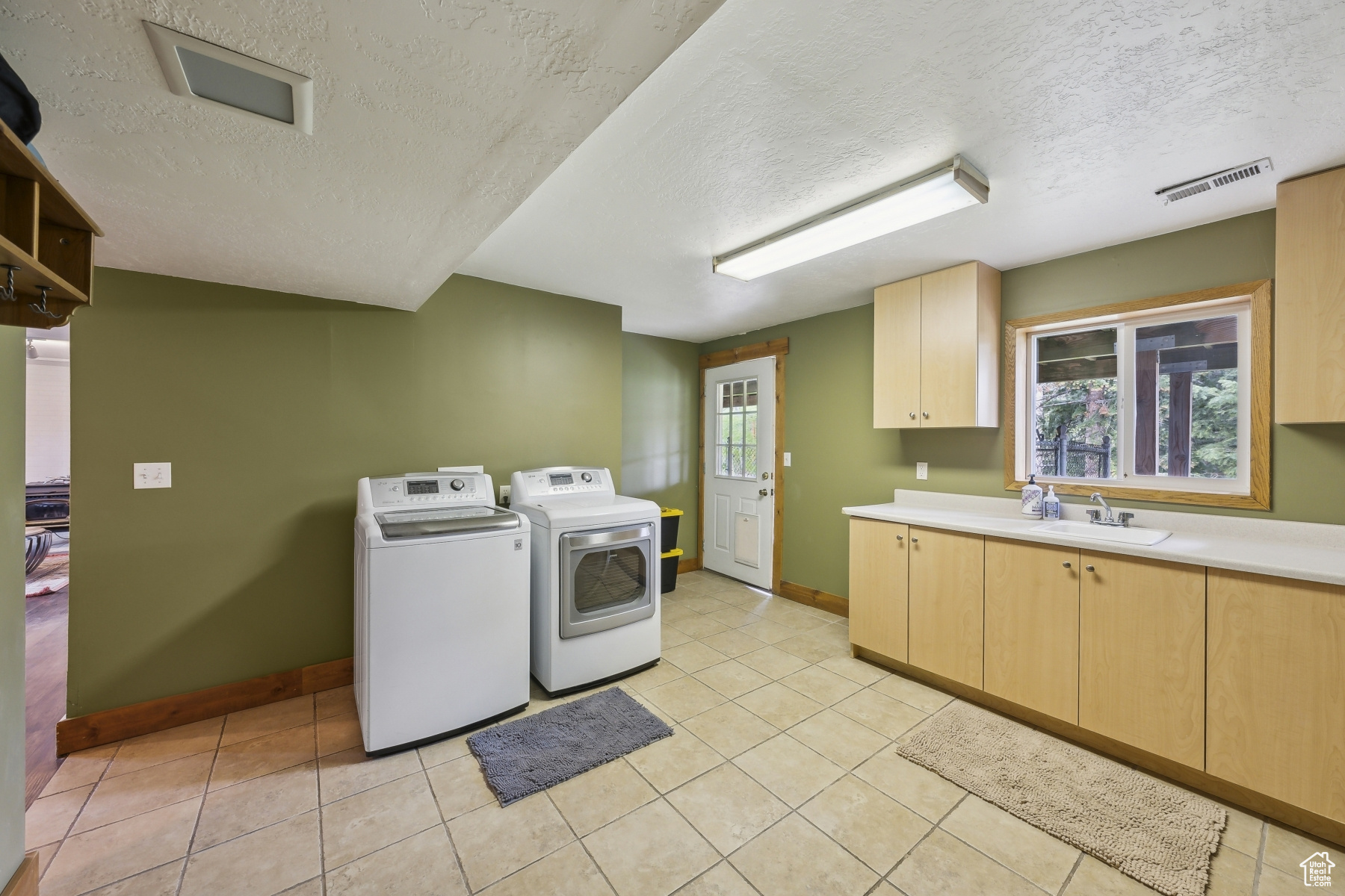 Park City, Utah 84098, United States, 4 Bedrooms Bedrooms, ,3 BathroomsBathrooms,Residential,Pending,133583