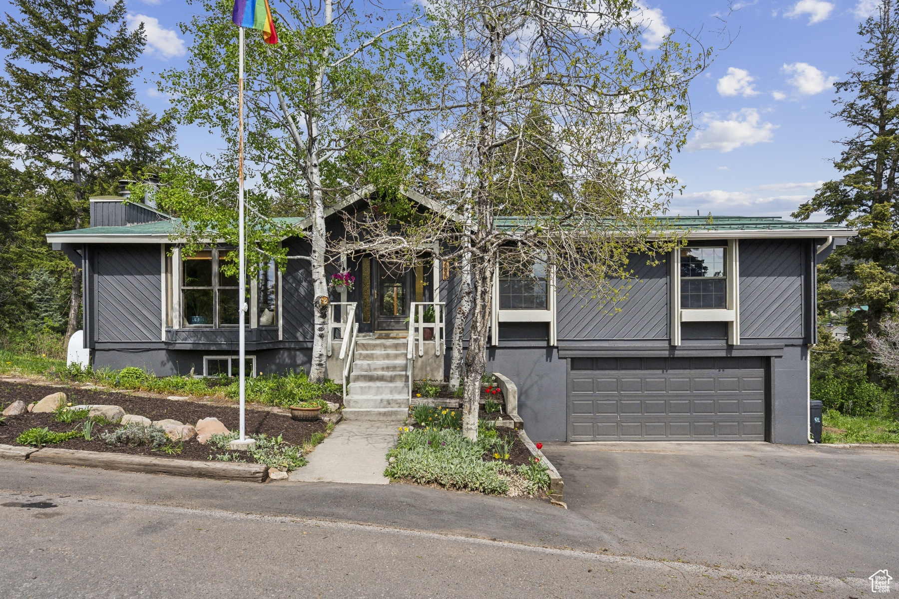 Park City, Utah 84098, United States, 4 Bedrooms Bedrooms, ,3 BathroomsBathrooms,Residential,Pending,133583