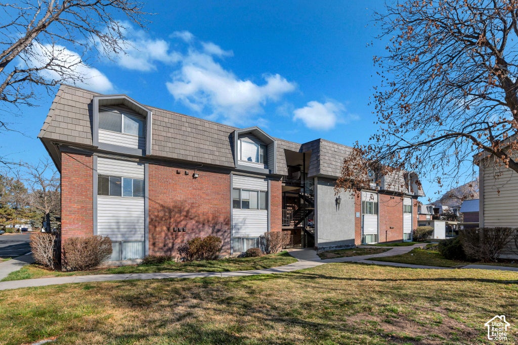 Photo of 1676 N HICKORY LN, Provo, UT 84604 (MLS # 2190487)