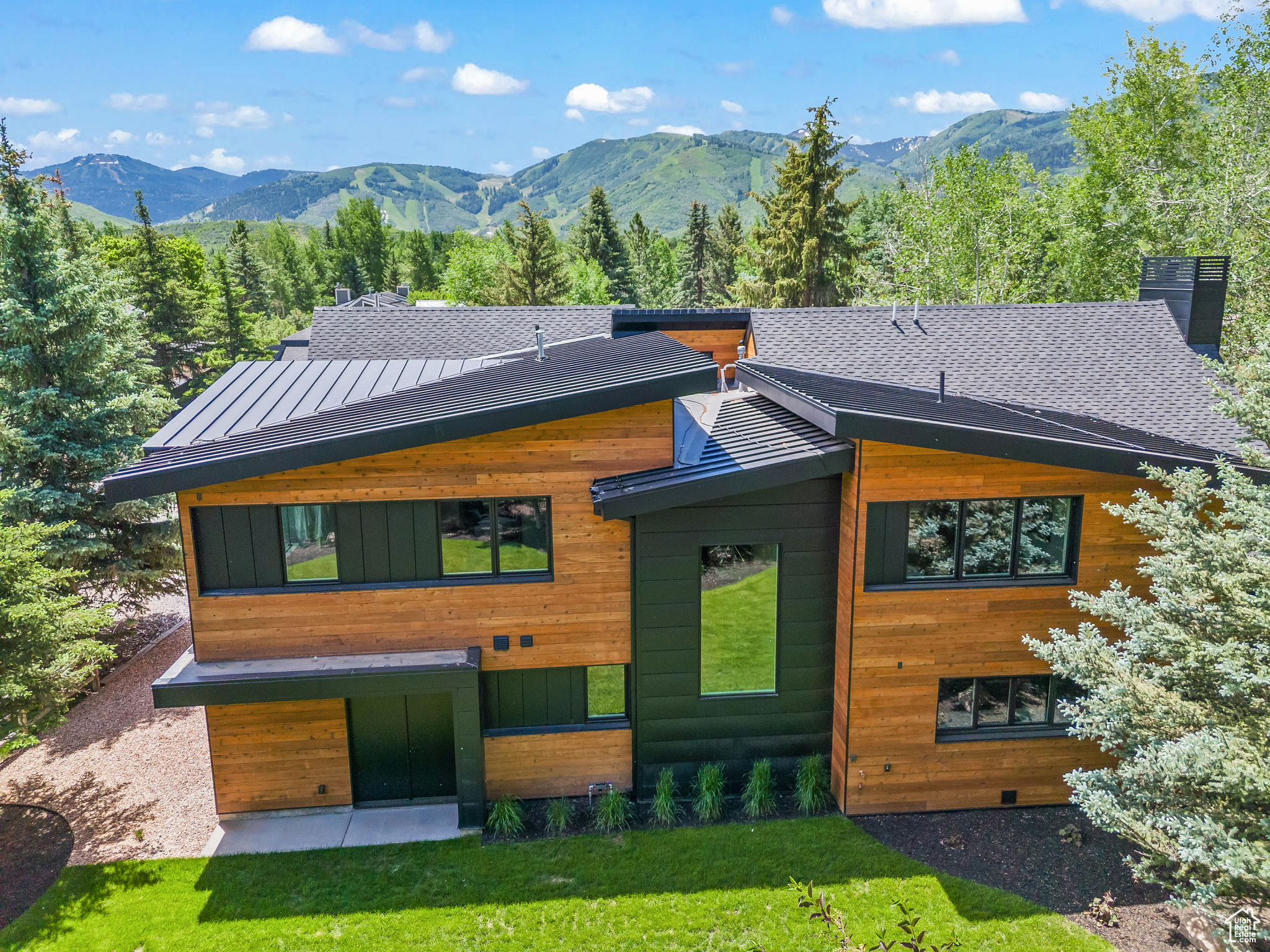 Park City, Utah 84060, United States, 4 Bedrooms Bedrooms, ,4 BathroomsBathrooms,Residential,Pending,52811