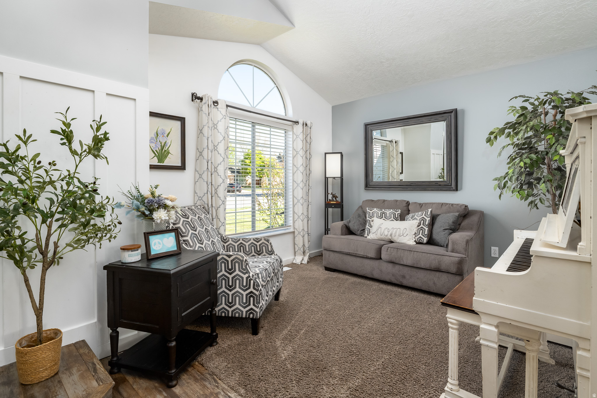 COUNTRY CREEK ESTATE - Residential