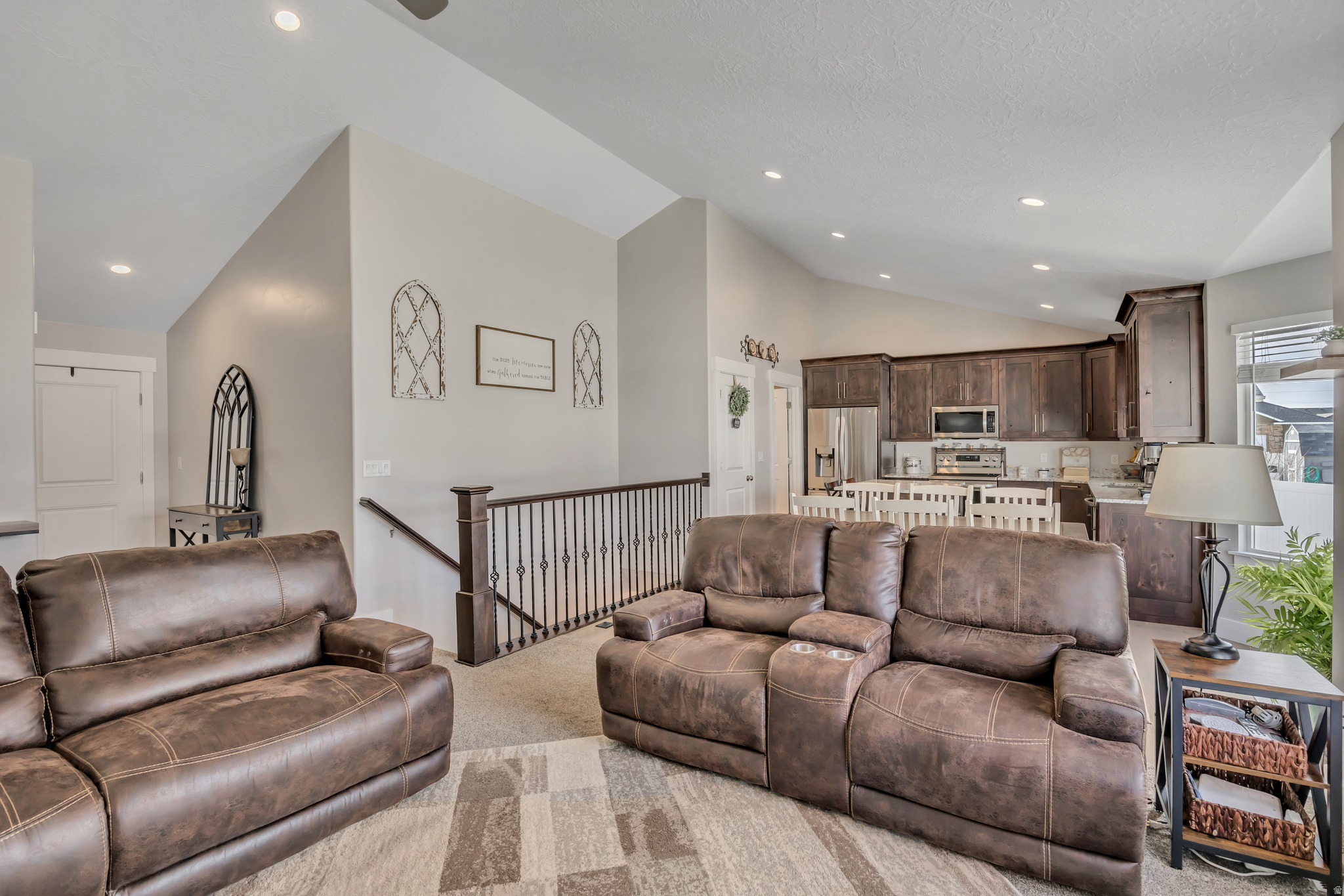 MUSTANG RIDGE - Residential