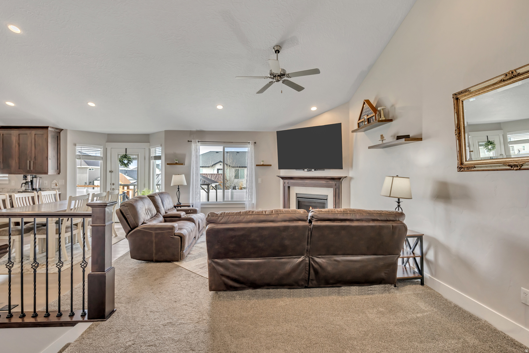 MUSTANG RIDGE - Residential