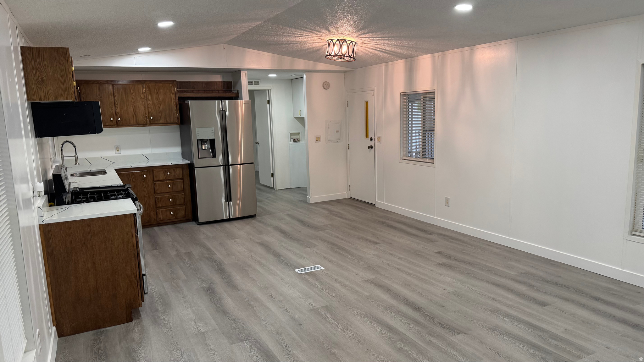 853 W MOUNT NEBO DR S 853