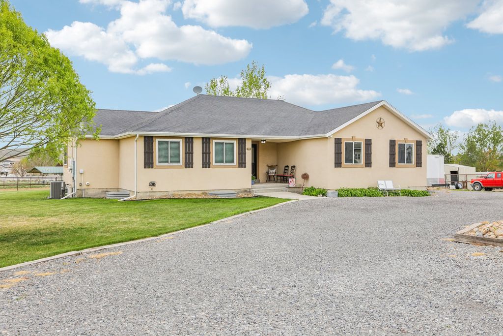 Photo of 2464 E AUTUMN DR, Eagle Mountain, UT 84005 (MLS # 2152739)